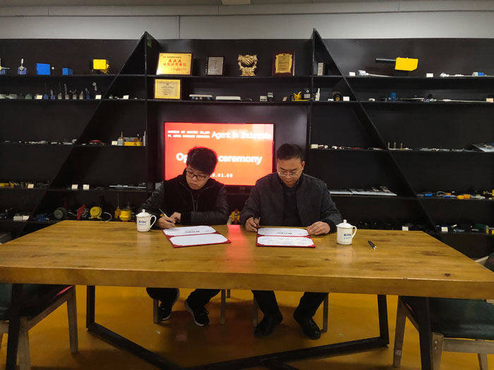 6ce29dc9f6c0e76d985292aab04a136d